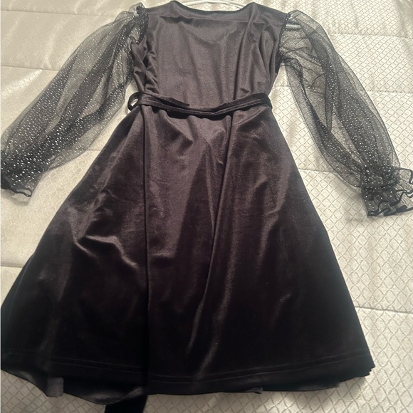 Black velvet dress with see through sparkly sleeves. Velvet belt Size 12 - Picture 2 of 4